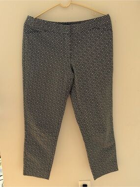 White House Black Market Ankle Pants Size 8R - Black & White Greek Key Geometric